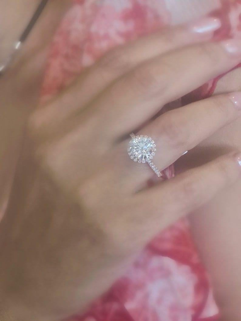 1.00Ct Round Shaped Lab Grown Diamond Halo Style Engagement Ring - JBR Jeweler