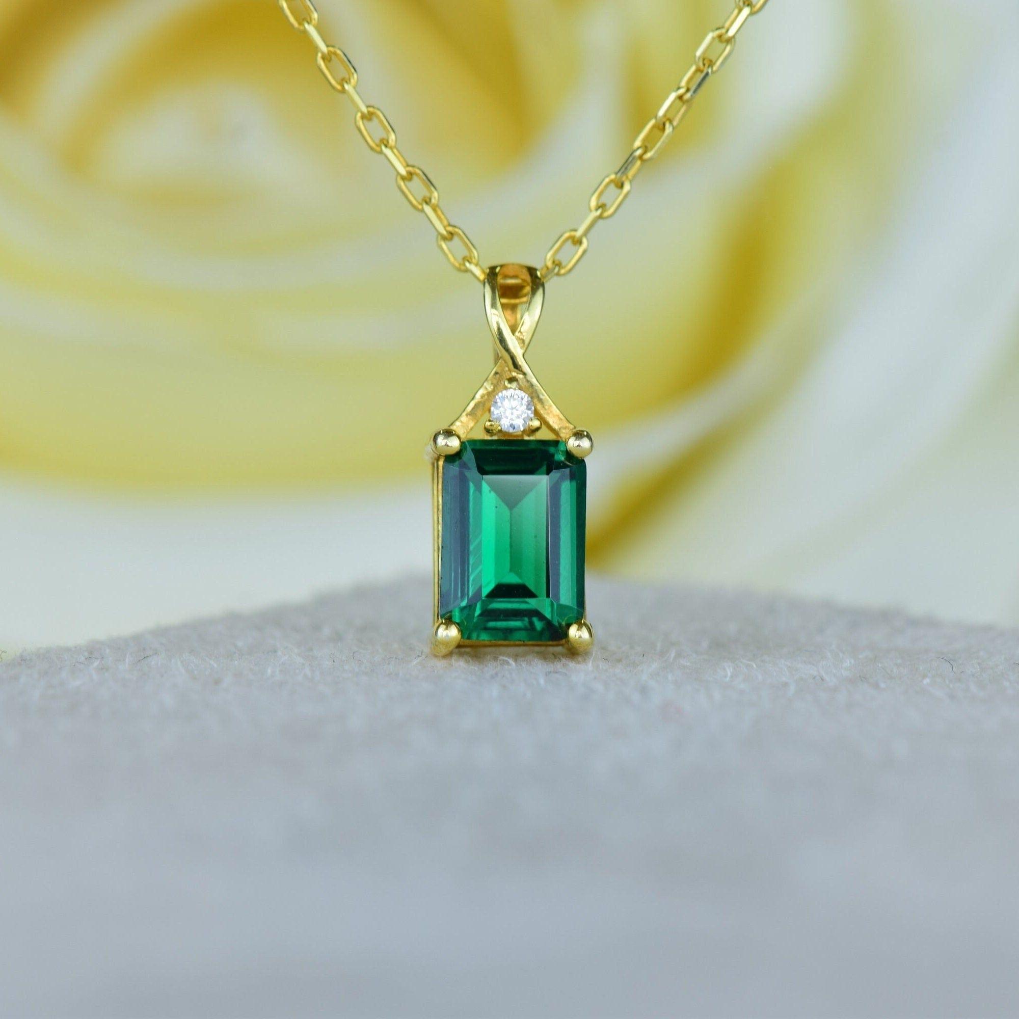 Yellow & White Gold 1.67ct Oval Emerald & Diamond Halo Pendant Necklace |  Lee Michaels Fine Jewelry