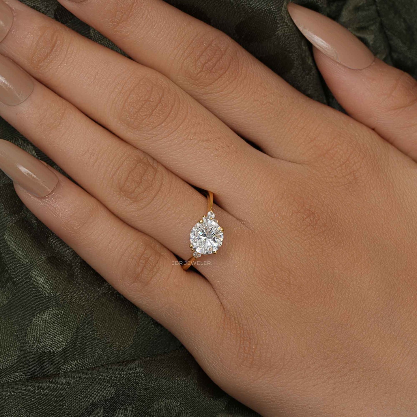 Muse Round Cut Lab grown Diamond Engagement Ring